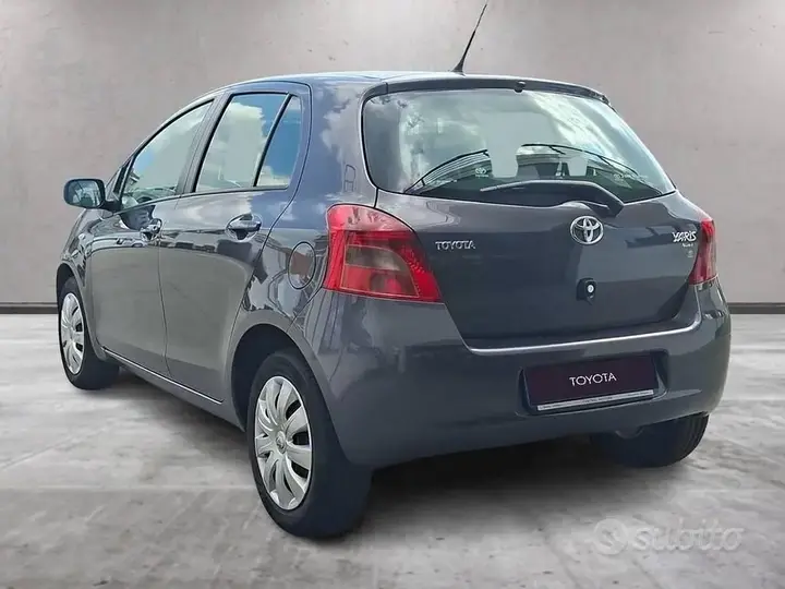Toyota Yaris 2007 photo 2