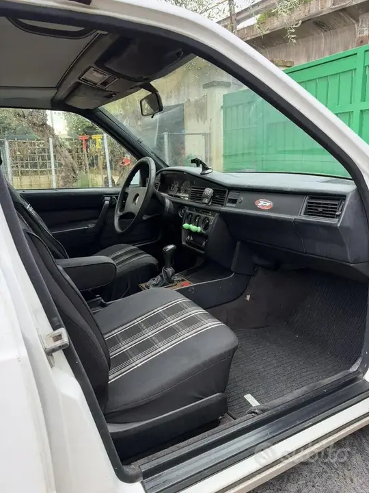 Mercedes-Benz 190 1990 photo 4