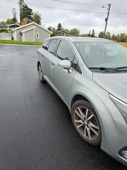 Toyota Avensis 2013 photo 2
