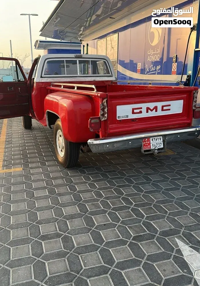 GMC Sierra 1984 photo 2