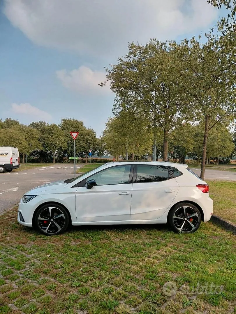 Seat Ibiza 2022 photo 2