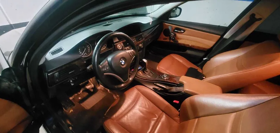 BMW 328Xi 2011 photo 3