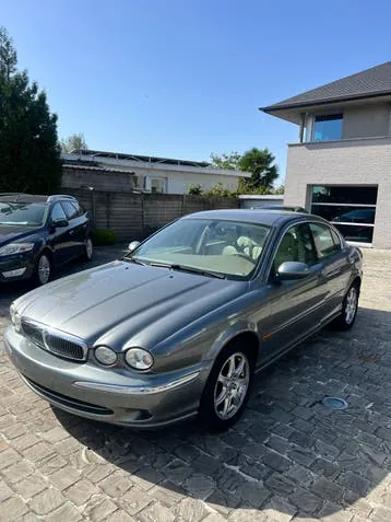 Jaguar X-Type
