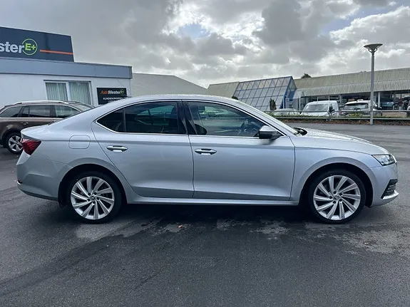Skoda Octavia 2021 photo 3
