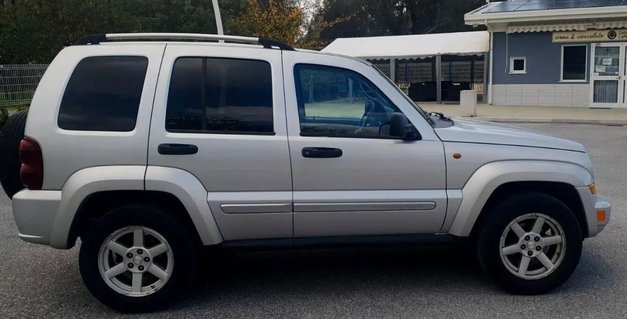 Jeep Cherokee 2006 photo 4
