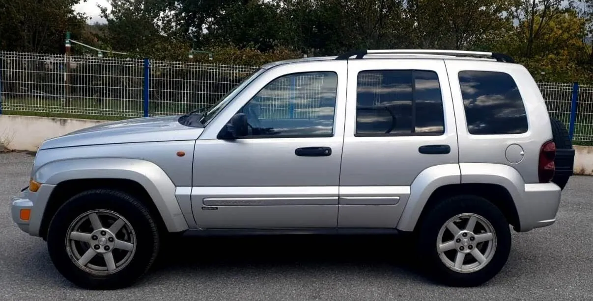 Jeep Cherokee 2006 photo 2