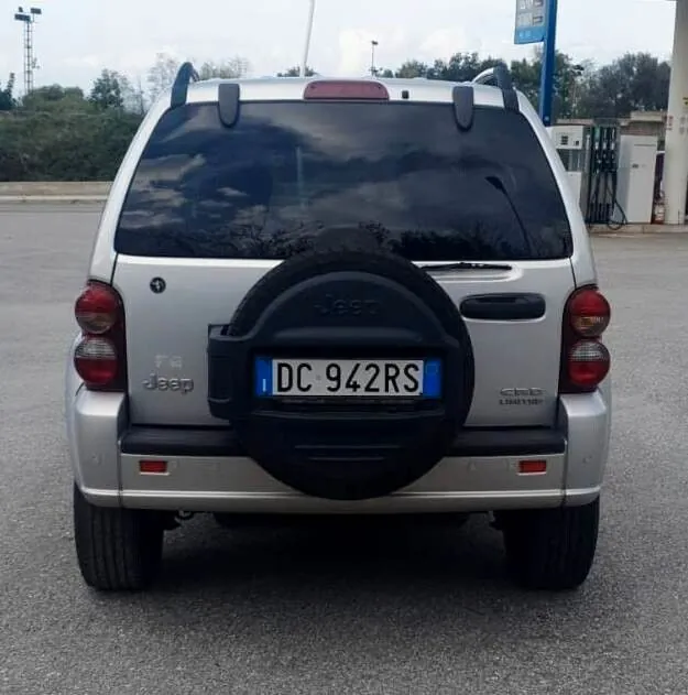 Jeep Cherokee 2006 photo 3