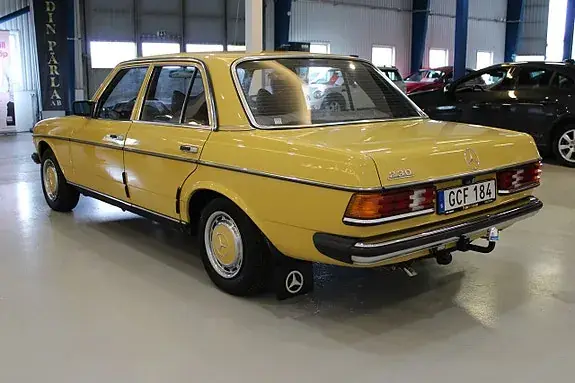 Mercedes-Benz W123 1979 photo 5