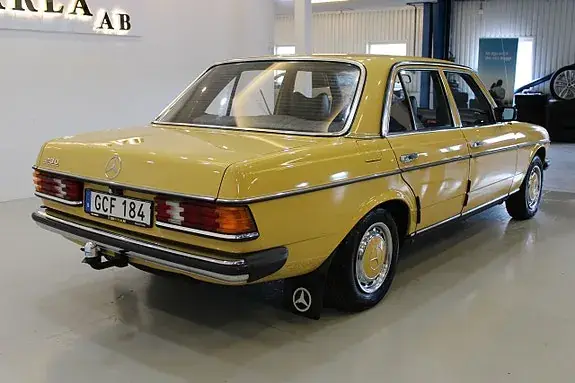 Mercedes-Benz W123 1979 photo 4