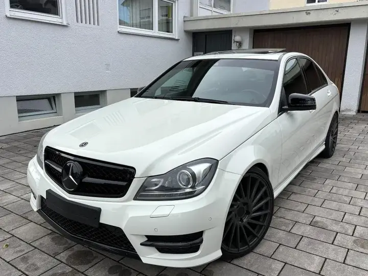 Mercedes-Benz W204
