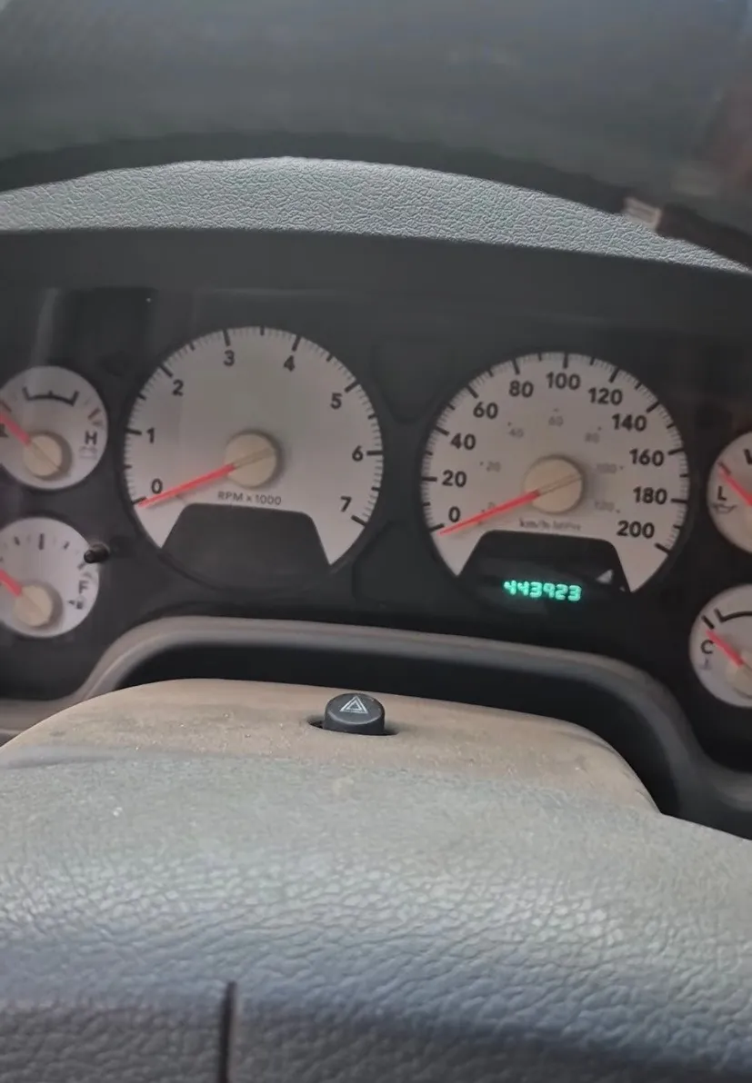 Dodge Ram 1500 2011 photo 2