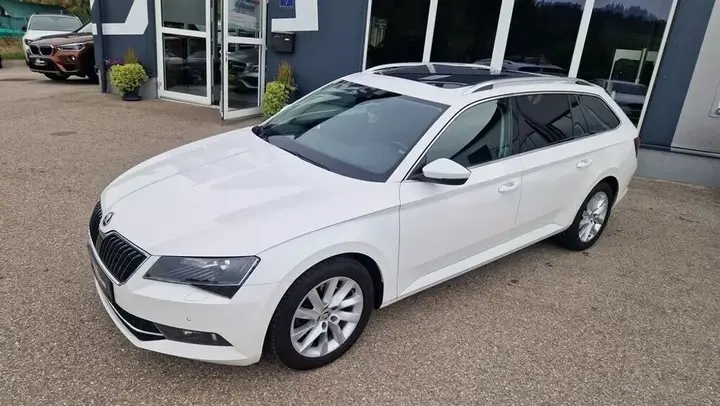 Skoda Superb 2018 photo 2