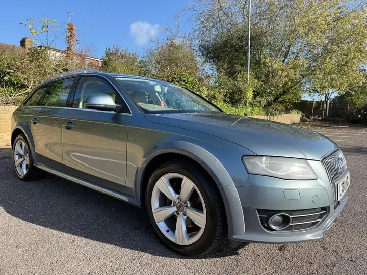 Audi A4 Allroad 2010 photo 4