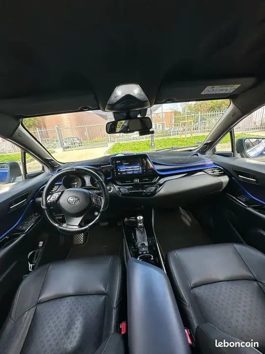 Toyota C-Hr 2018 photo 3