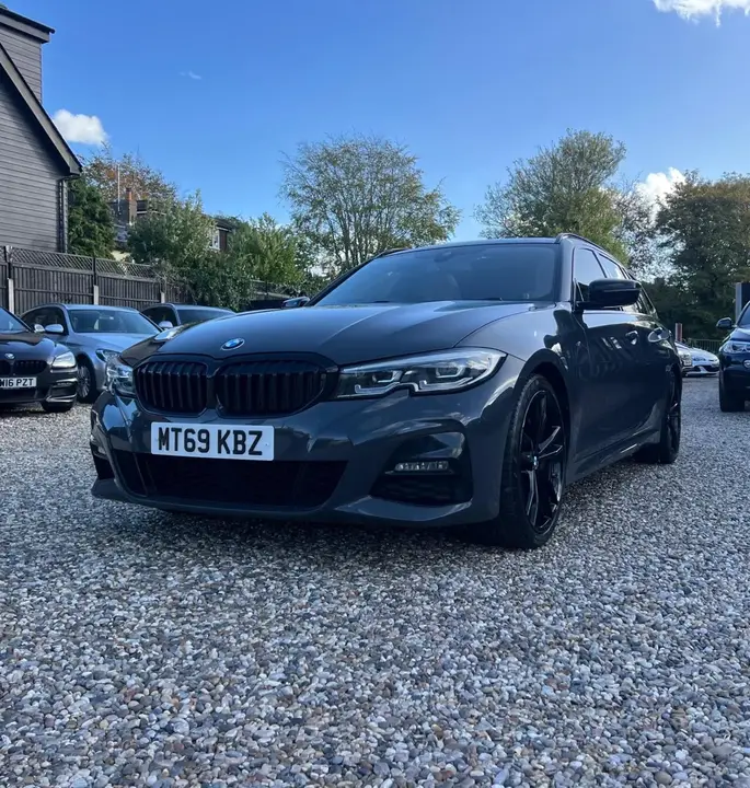 BMW 3 Series 2019 photo 3