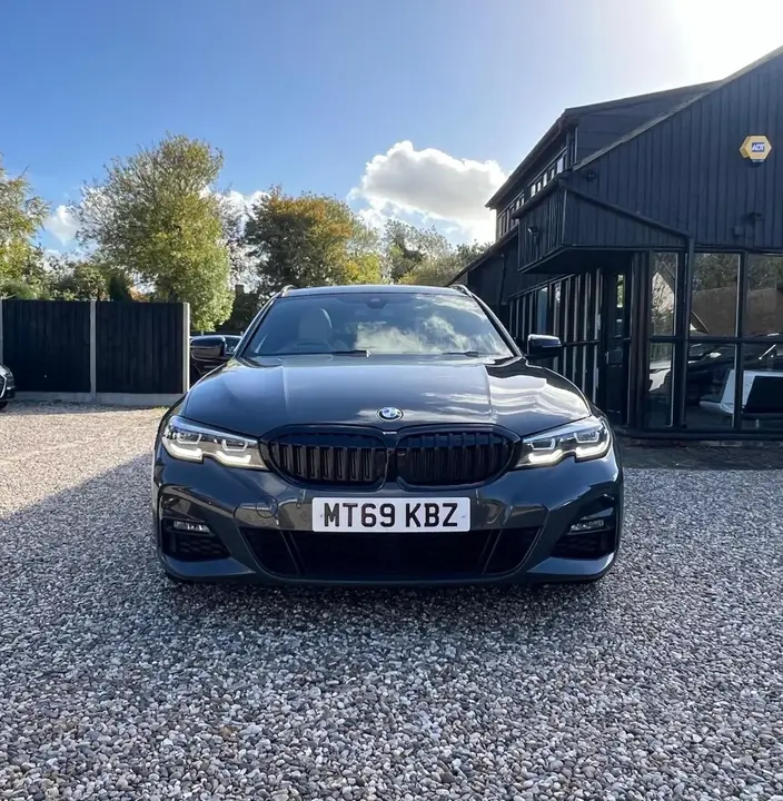 BMW 3 Series 2019 photo 4