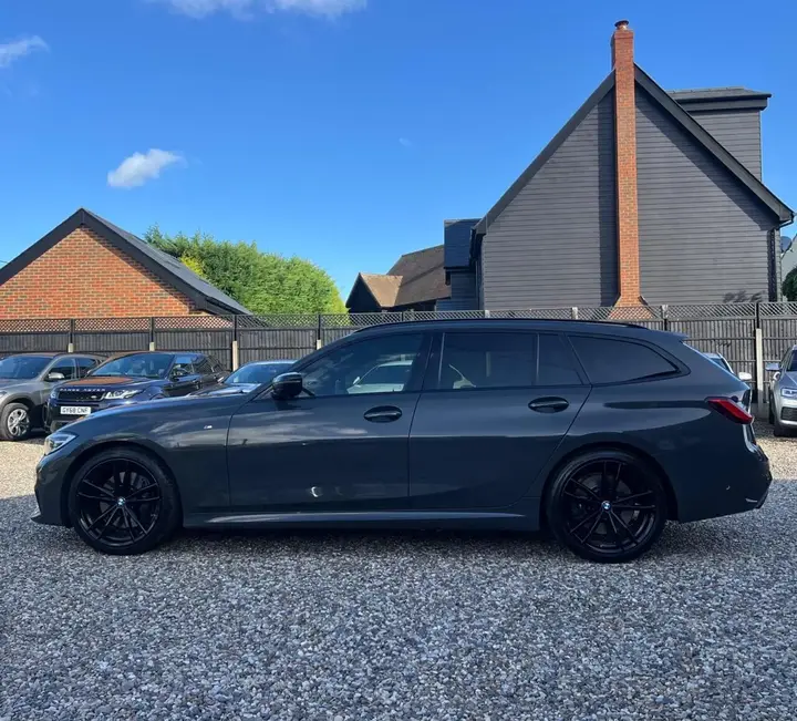 BMW 3 Series 2019 photo 5