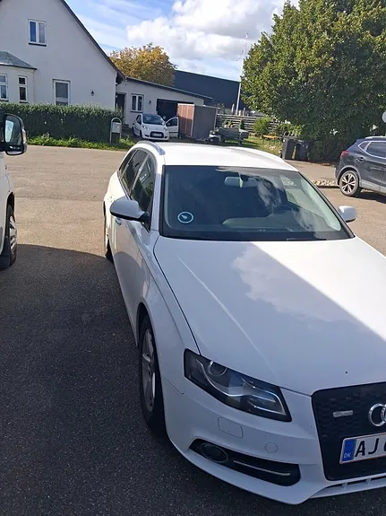 Audi A4 2010 photo 2