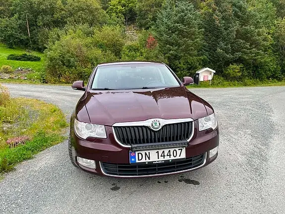Skoda Superb 2009 photo 2