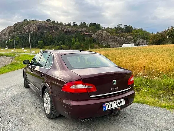 Skoda Superb 2009 photo 3