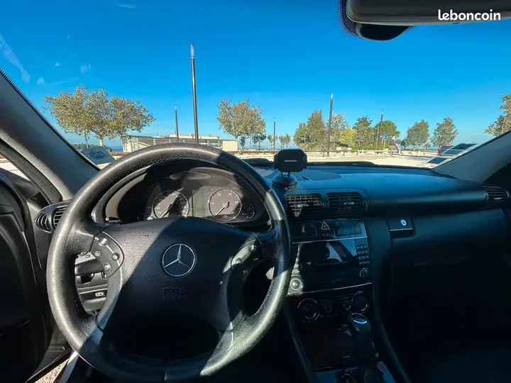 Mercedes-Benz C-Class 2004 photo 2
