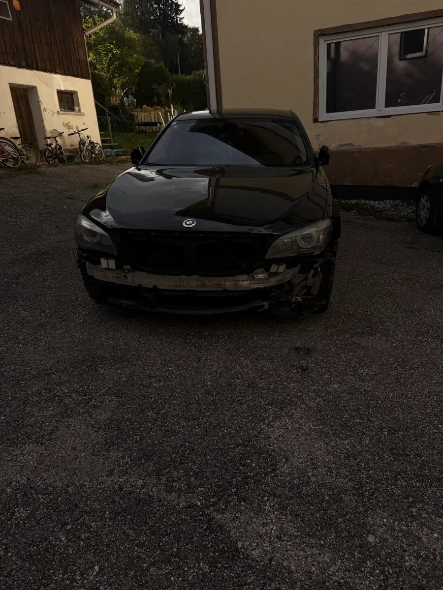 BMW 7 Series 2008 photo 2