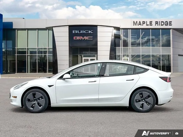 Tesla Model 3 2023 photo 2