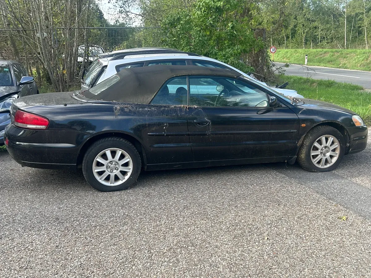 Chrysler Sebring 2004 photo 2