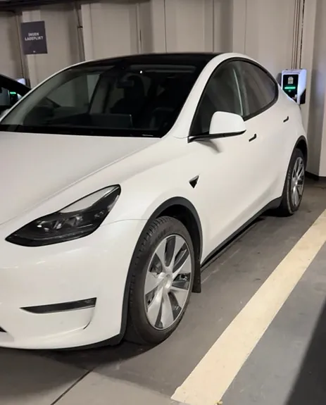 Tesla Model Y 2022 photo 2