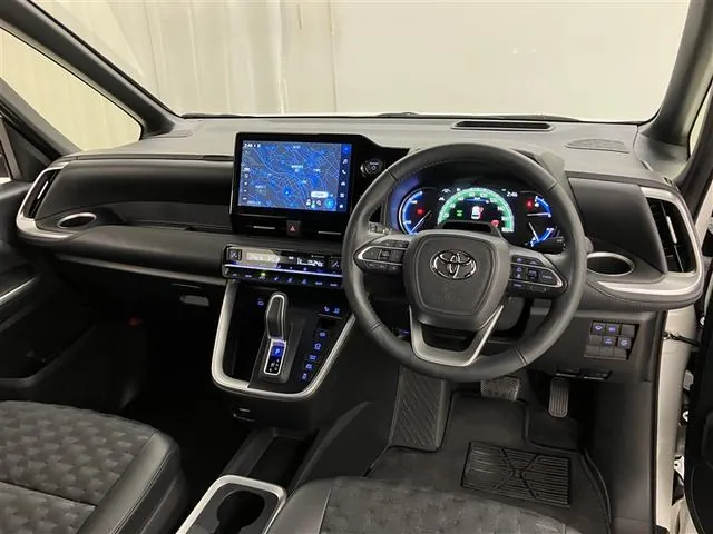 Toyota Voxy 2024 photo 5