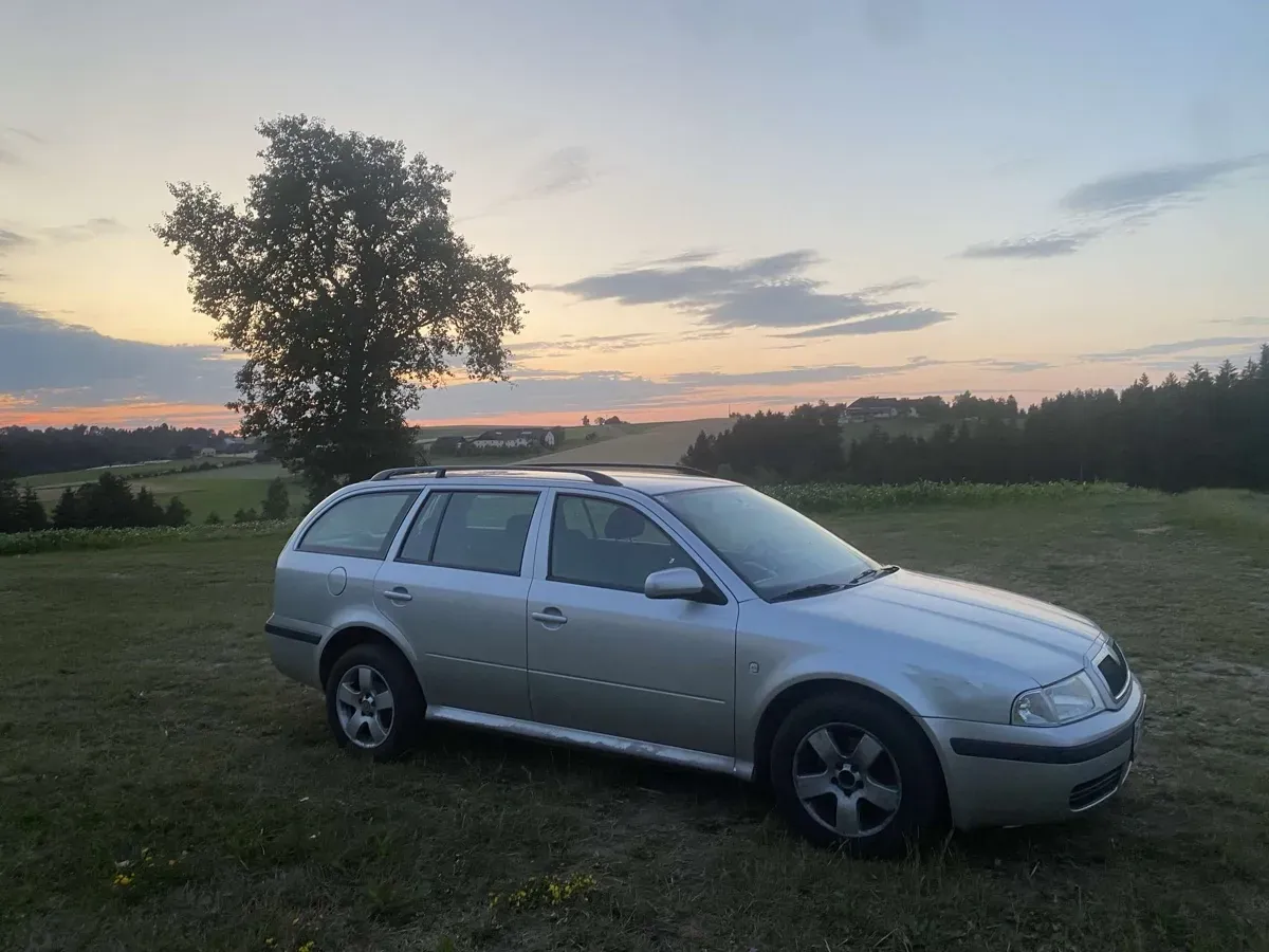 Skoda Octavia 2003 photo 2