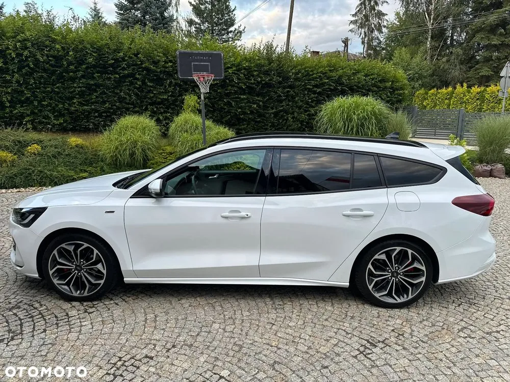 Ford Focus 2022 photo 2