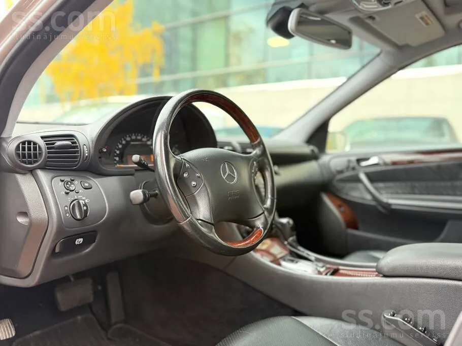Mercedes-Benz C320 2001 photo 3