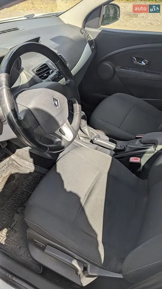 Renault Megane 2012 photo 3
