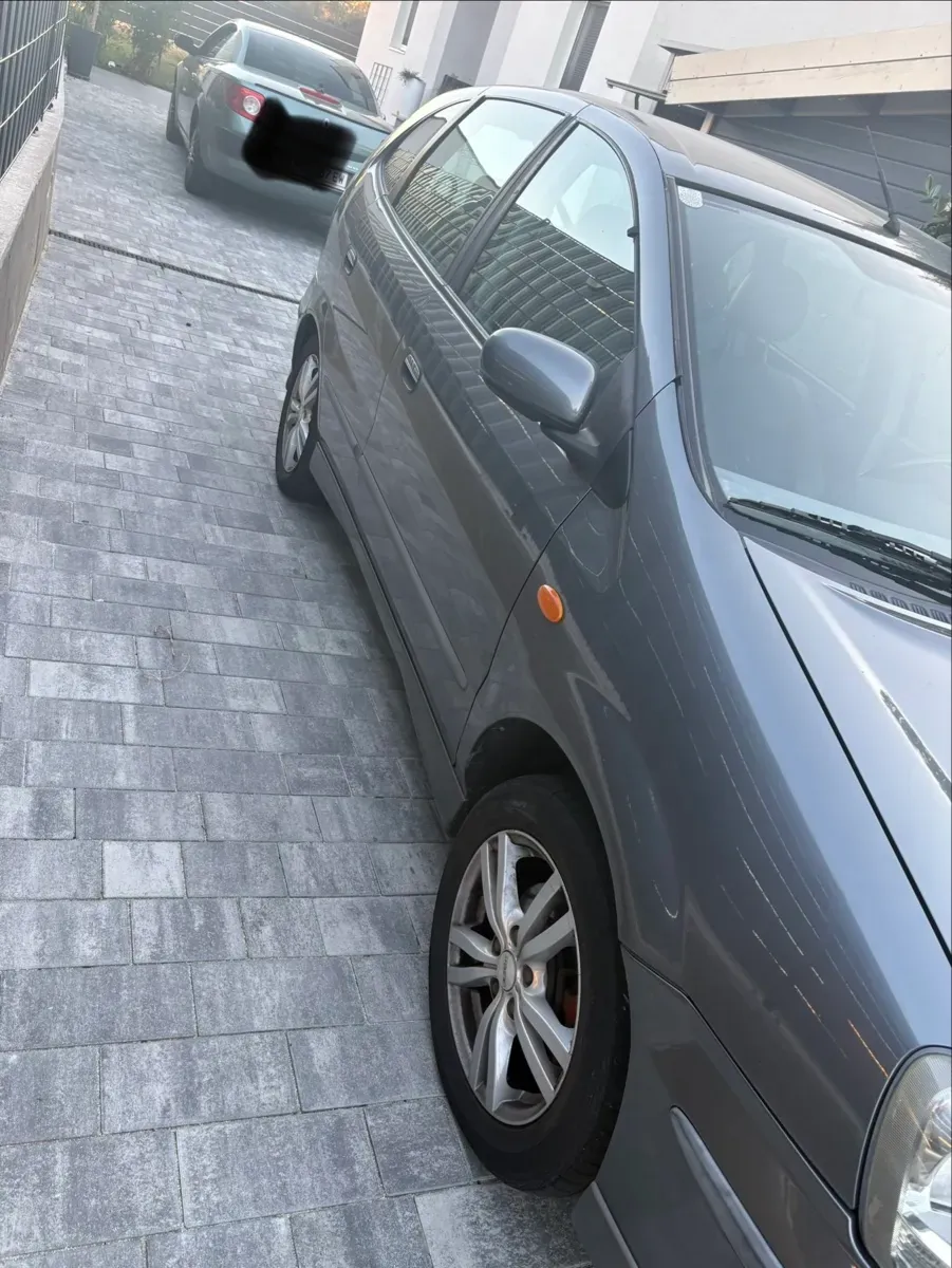 Nissan Almera 2004 photo 2