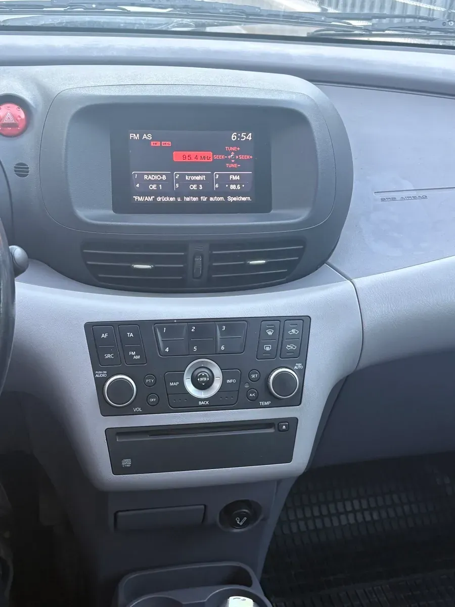 Nissan Almera 2004 photo 3