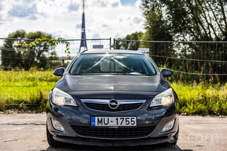Opel Astra 2011 photo 3