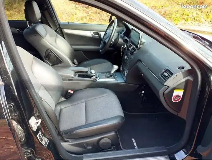 Mercedes-Benz C-Class 2009 photo 2
