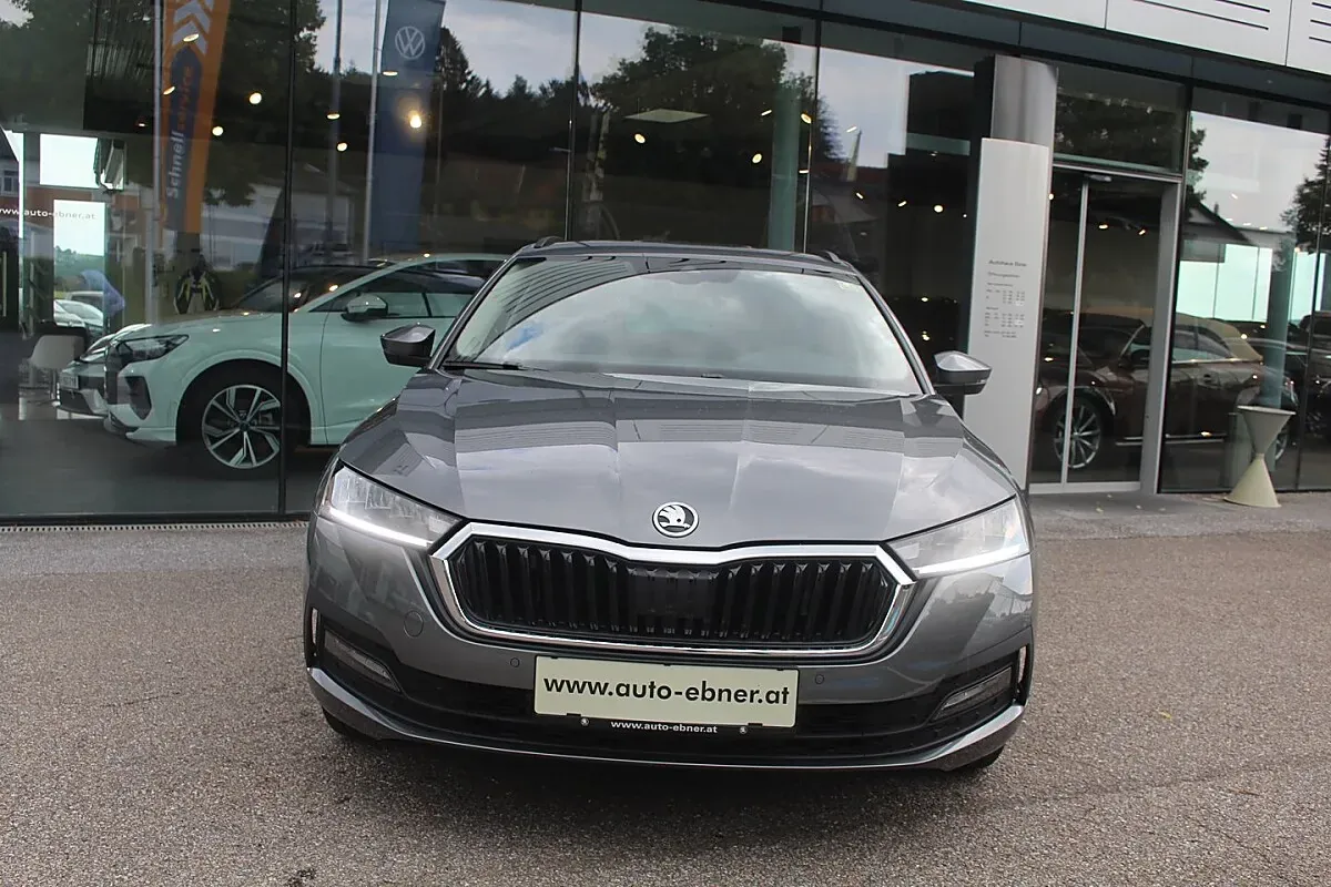 Skoda Octavia 2024 photo 2
