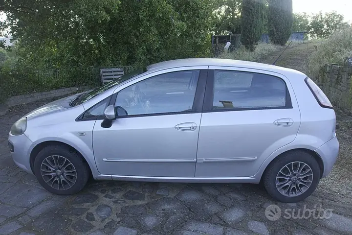 Fiat Punto Evo 2010 photo 2