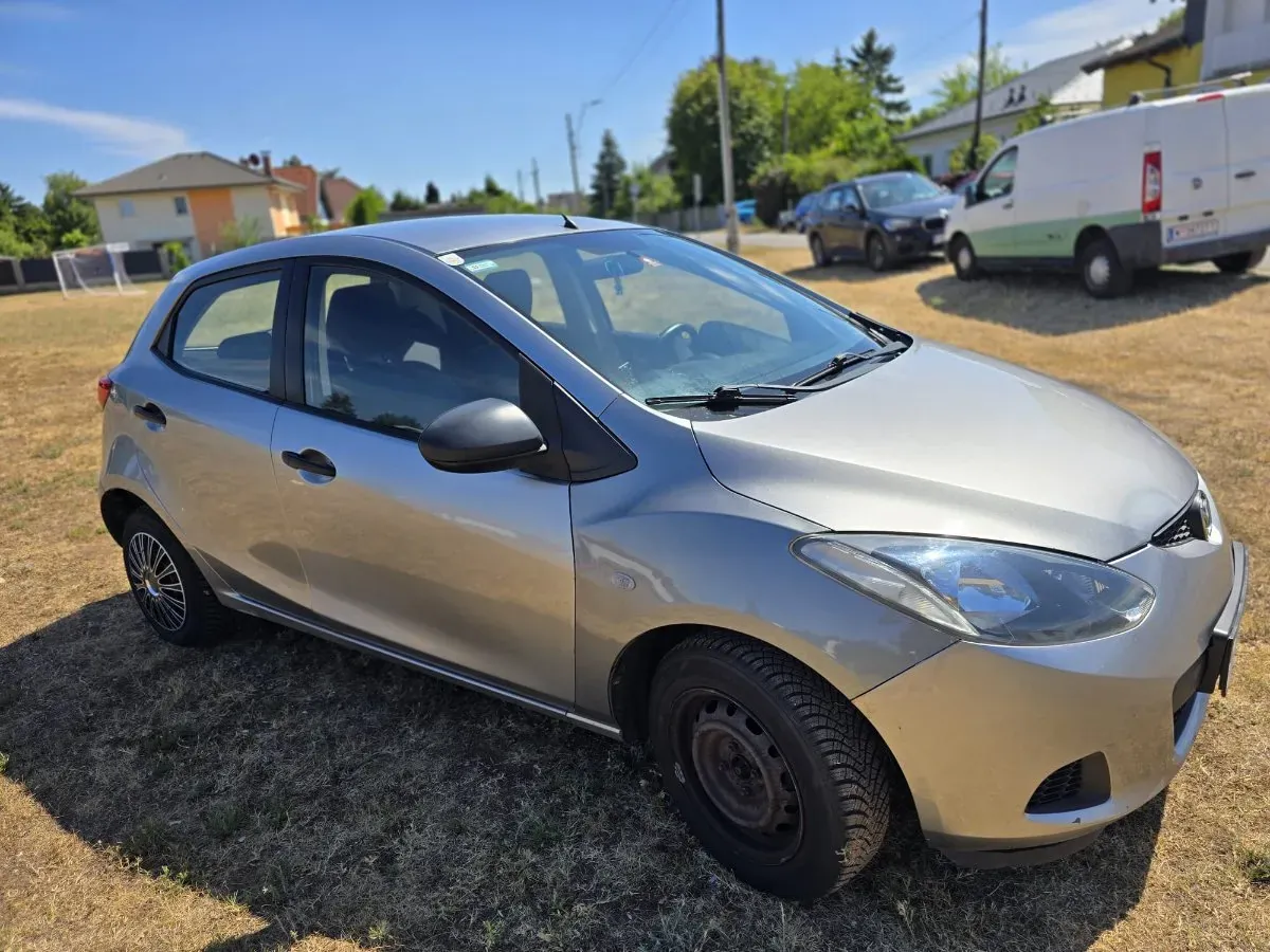 Mazda Mazda2 2009 photo 3