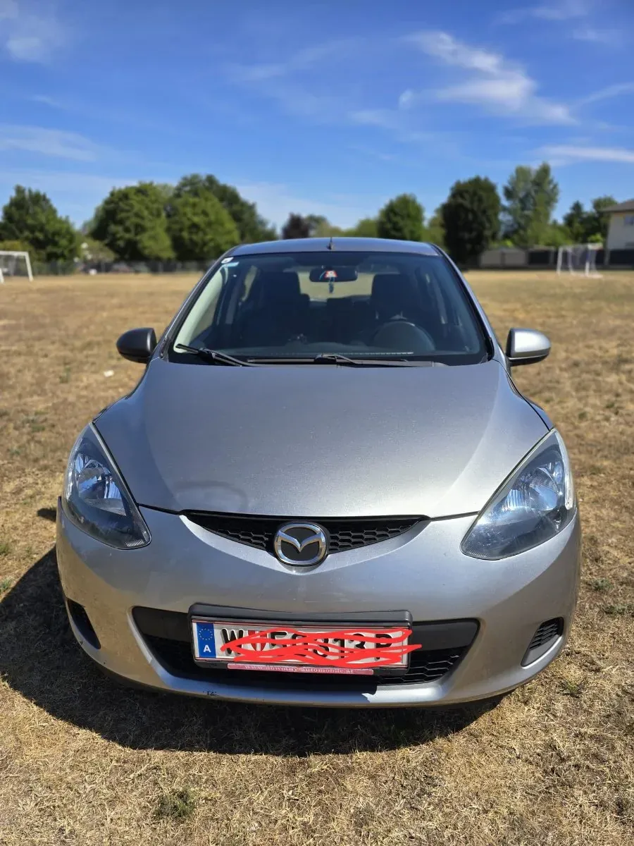 Mazda Mazda2 2009 photo 2