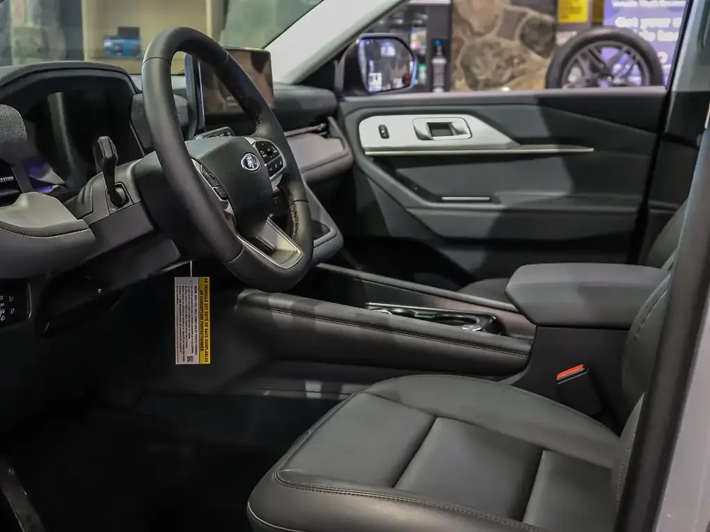 Ford Explorer 2026 photo 3