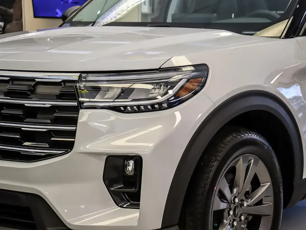 Ford Explorer 2026 photo 2