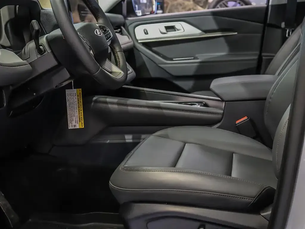 Ford Explorer 2026 photo 4