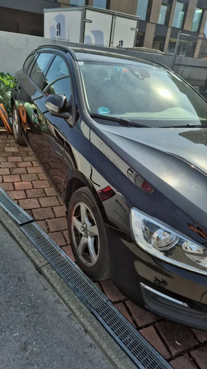 Volvo V60 2016 photo 2