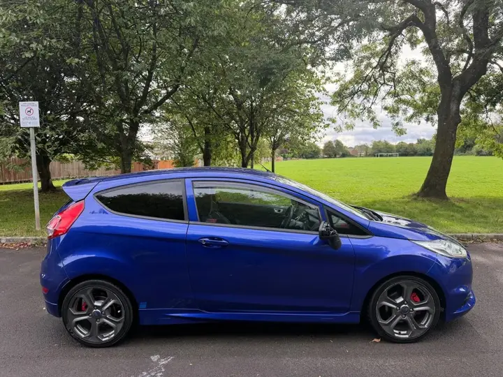 Ford Fiesta 2015 photo 2