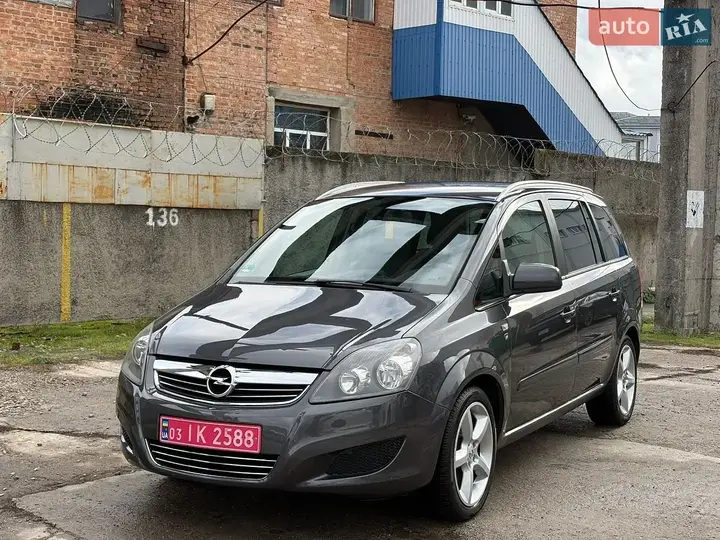 Opel Zafira 2011 photo 2