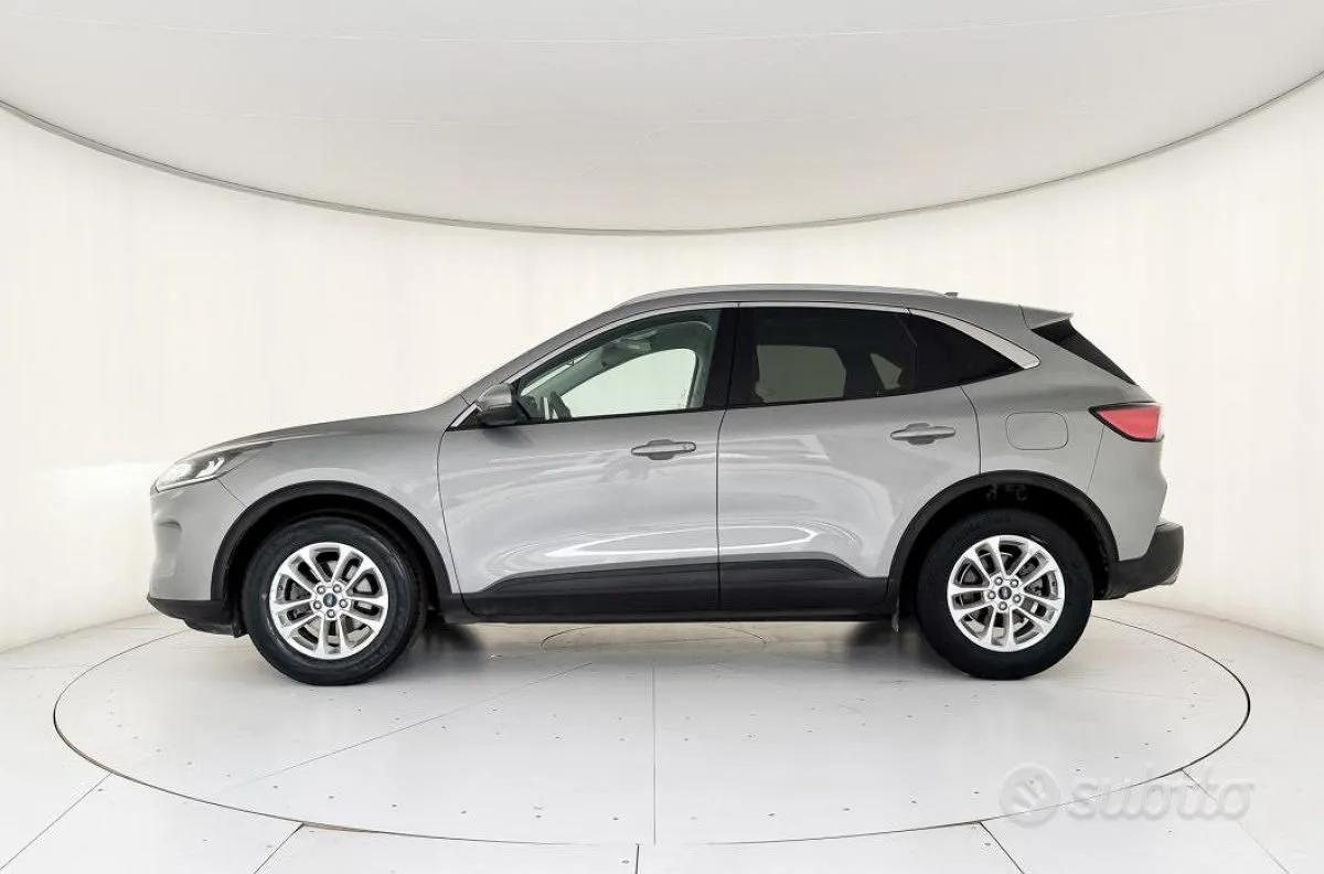 Ford Kuga 2022 photo 2