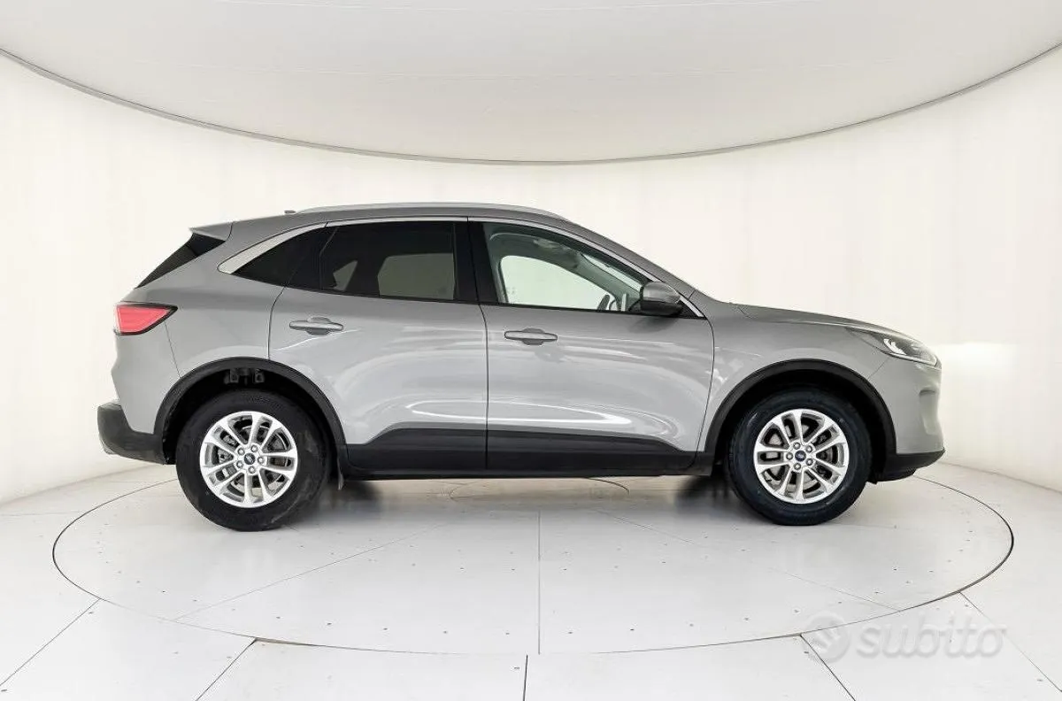 Ford Kuga 2022 photo 3